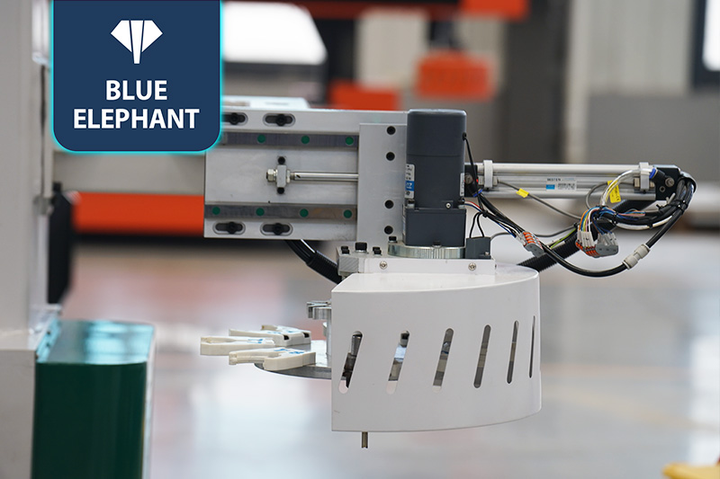 EW3动柱式五轴加工中心